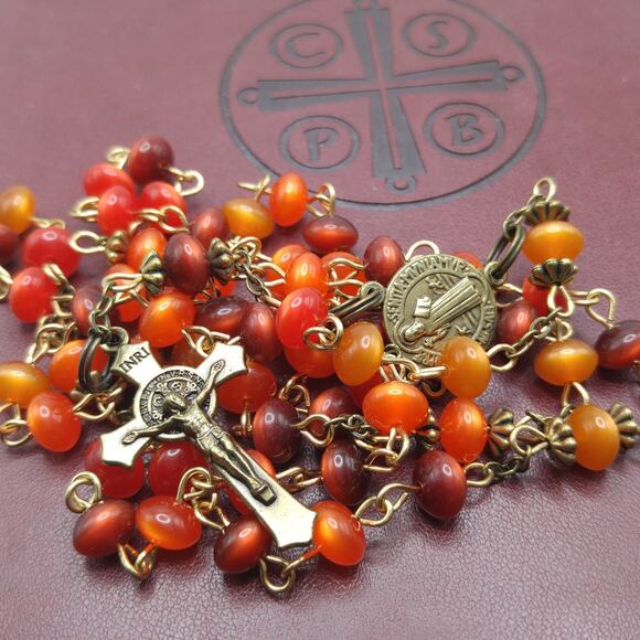 St Benedict Handmade 5 Decade Rosary, Brass Wire, Lucite Vintage Beads - Picture 3 of 10